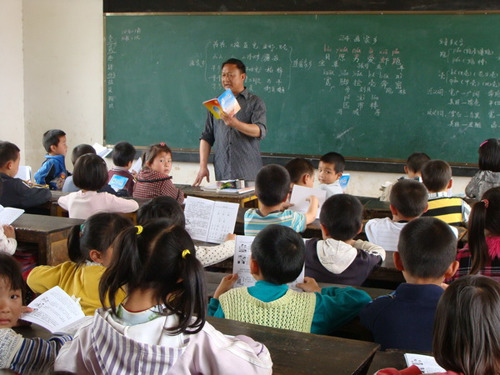 江西吉安侨联主席赴安福县、万安县调研侨心小学