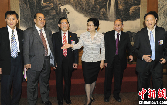 李海峰会见旧金山中华总会馆主席团访问团