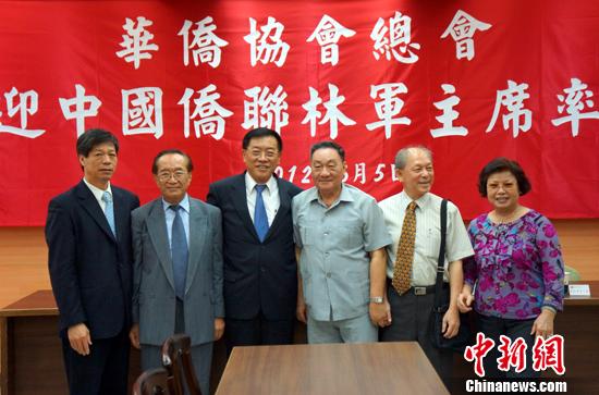 组图:搭捷运、喝凉茶林军在台北体验百姓生活