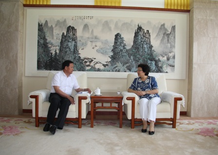 李海峰会见积石山县委书记马国兴支持项目实施