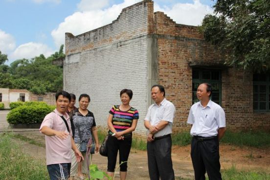 广西玉林市侨联主席深入玉州区8所学校调研