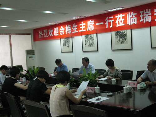 省侨联副主席,温州市政协党组副书记,副主席,温州市侨联主席余梅生