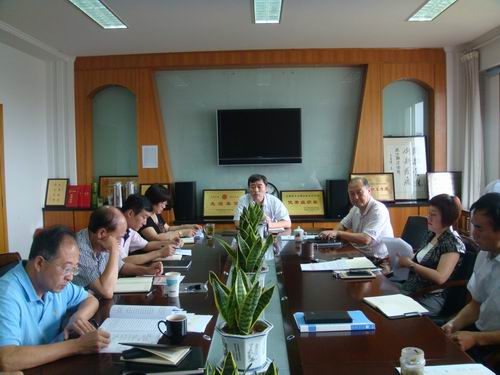 江苏省侨联召开中心组理论学习座谈会