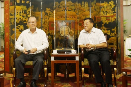 中国侨联主席会见新加坡安溪会馆访问团