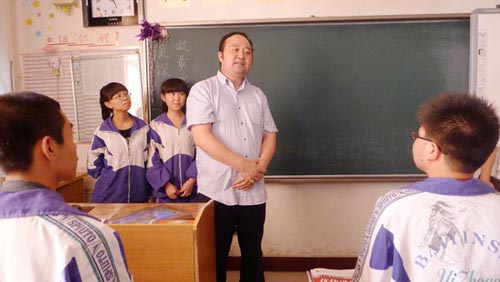 中国华侨公益基金会探访白银市“珍珠班”学生