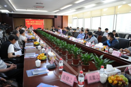 28名海外华侨赴广东东莞凤岚镇寻找商机