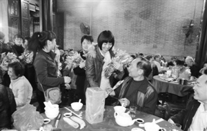 广州傍江东村海内外同乡联谊会举行第六届敬老会