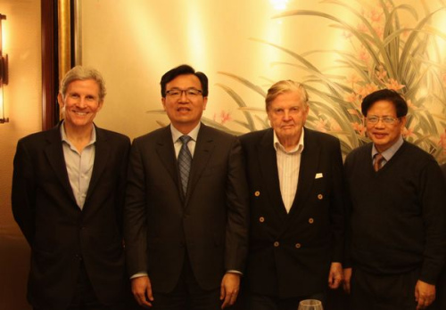 李卓彬会见诺贝尔经济学奖获得者罗伯特·蒙代尔