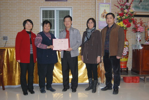 广东开平市侨联聘请港胞谭美容为名誉主席