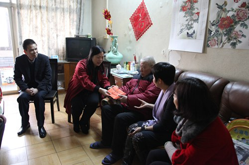 广东省佛山市禅城区侨联为困难归侨送温暖