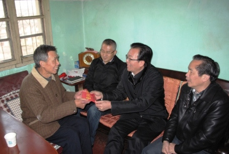 ��׿�򸰽���ο�����ѹ����Ⱦ�