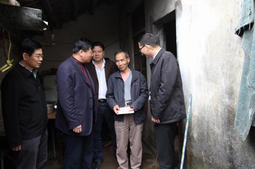 中国侨联权益保障部副部长慰问湛江困难归侨侨眷