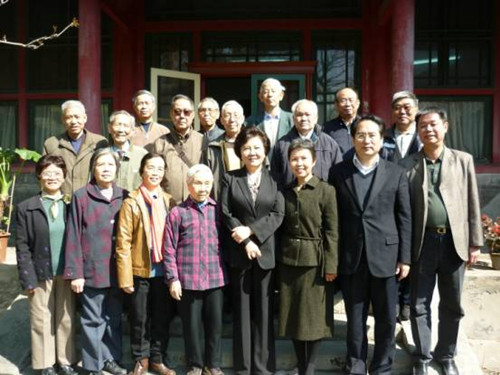 国务院侨办主任裘援平与侨办老干部座谈交流(图)