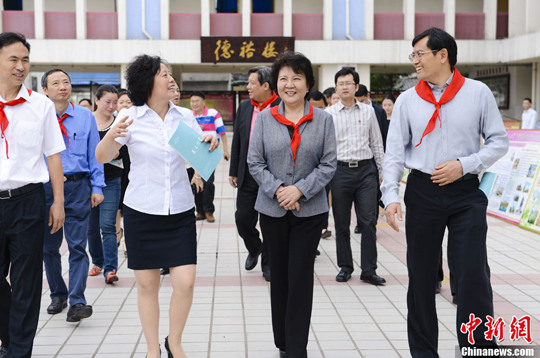国侨办主任裘援平考察侨爱道行中学