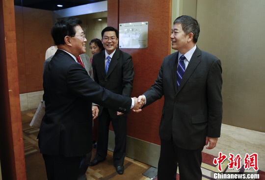 任启亮会见世界越棉寮华人中国统促会访问团
