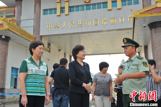 裘援平赴云南瑞丽视察强调与“侨”为