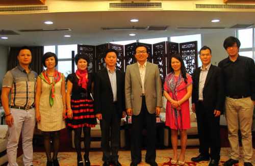 李卓彬会见欧洲华人企业家投资考察团