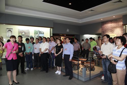 百余华裔青年相聚北京共圆共享“中国梦”