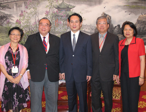 谭天星会见台湾中华侨联总会参访团