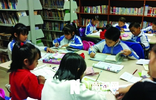 ���ݹ��Ⱦ۾�������������Ů�ɳ����������Ļ