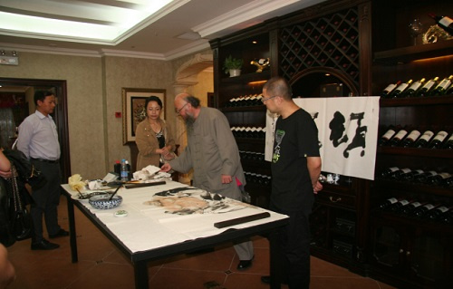 辽宁沈阳市华侨艺术界举行迎中秋联谊笔会