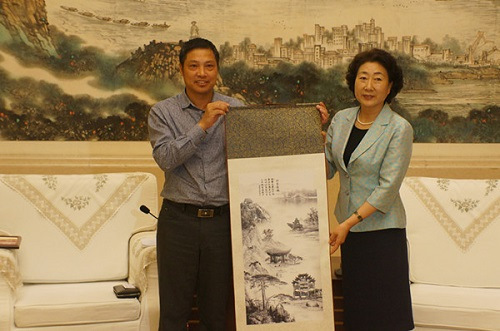 安徽副省长花建慧会见加拿大安徽同乡总会考察团