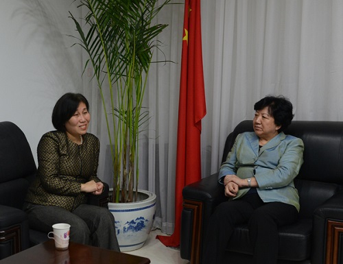 北京侨联主席李昭玲会见加拿大华人女歌唱家