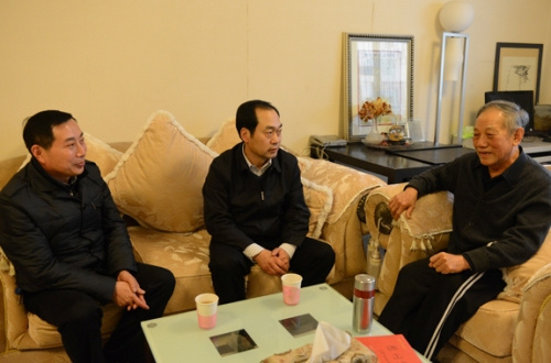 市委统战部副部长,市侨联党组书记周开让先后走访市侨联法顾委主任,原