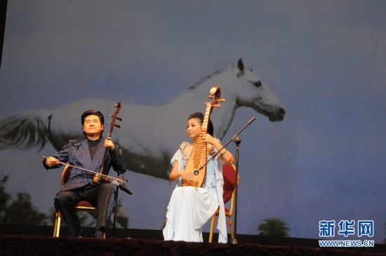 伦敦又逢四海同春魔术显神通相声赢欢笑