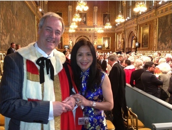 英国华裔勋爵夫人的中国两会之行